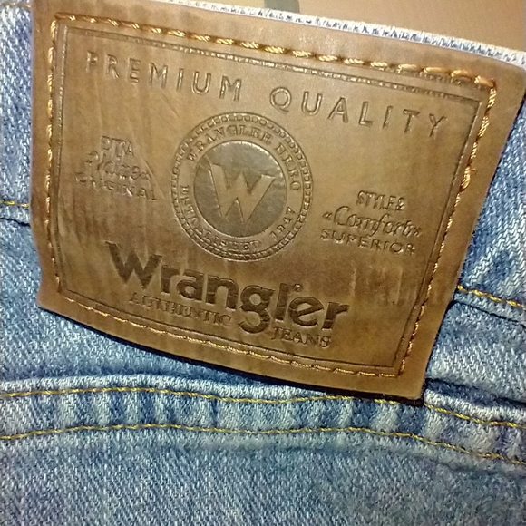 Wrangler Relaxed Fit Blue Wash Denim Jeans Men's sz 42x30. - Picture 7 of 7